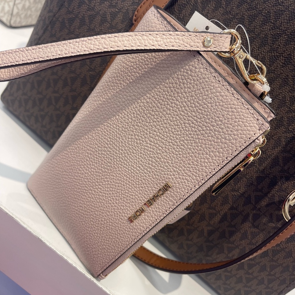 MICHAEL MICHAEL KORS Adele Leather Wallet Double Zip wristlet
Soft Pink 
NWT - Picture 2 of 16
